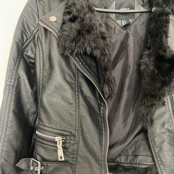 FOREVER 21‎ faux leather coat w/ fur - Picture 2 of 7